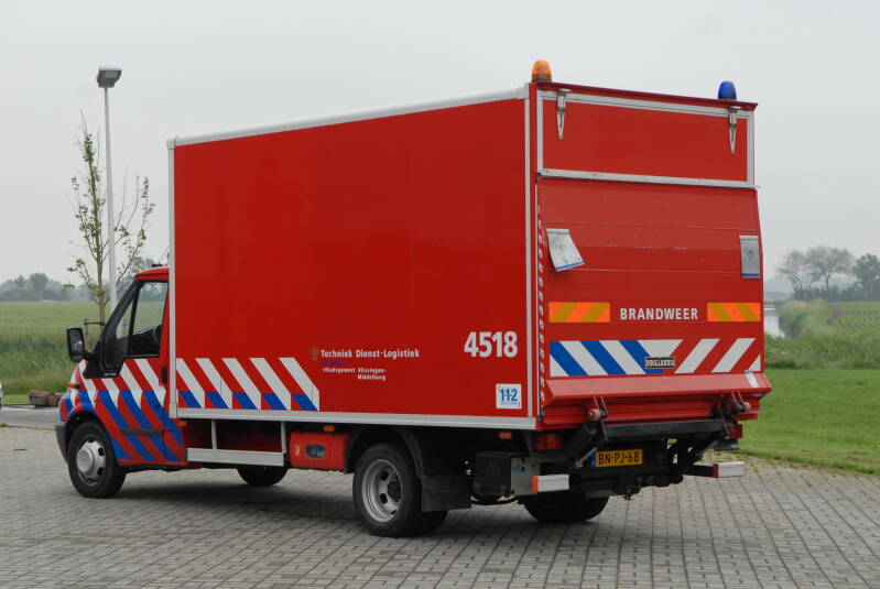 Kenteken: BN-PJ-68 Roepnummer: 19-4518 Type voertuig: GM2-TD Merk &amp; Type: Ford Transit 430L-Boxline Opbouw: Touw-Godiva Bouwjaar: 2003 In dienst: 2003