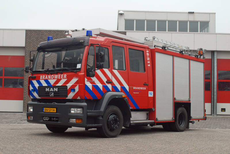 Kenteken: BN-SP-14 Roepnummer: 539 > 18-511 > 18-6932 Type voertuig: TS. LD3250 HD240 T1500 Merk &amp; Type: MAN 14.255LLLF [M2000-City] Opbouw: HDS-Godiva Bouwjaar: 2003 In dienst: 2003