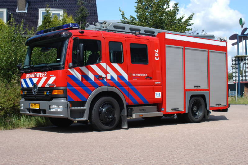 Kenteken: BN-ZT-27 Roepnummer: 54-743 > 12-3030 Type voertuig: TS7 LD3250 HD240 T1500 Merk &amp; Type: Mercedes Benz 1325F36[Atego] Opbouw: Gemco-Godiva Bouwjaar: 2002 In dienst: 2002 Uit dienst: 2018.Geëxporteerd naar: Argentinië (Dominico Wilde)  