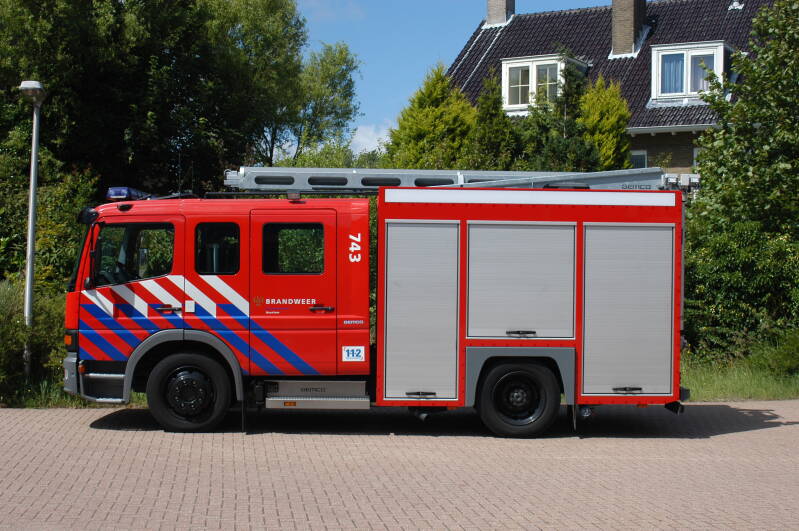 Kenteken: BN-ZT-27 Roepnummer: 54-743 > 12-3030 Type voertuig: TS7 LD3250 HD240 T1500 Merk &amp; Type: Mercedes Benz 1325F36[Atego] Opbouw: Gemco-Godiva Bouwjaar: 2002 In dienst: 2002 Uit dienst: 2018.Geëxporteerd naar: Argentinië (Dominico Wilde)  