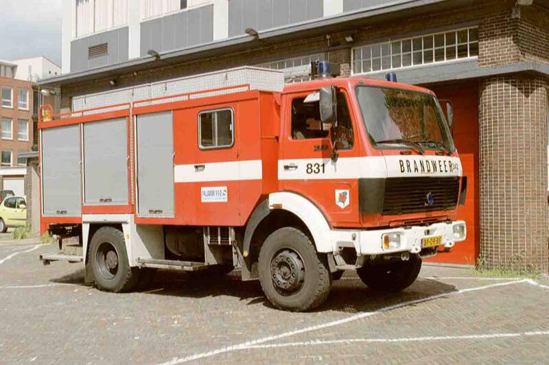 Kenteken: BP-09-BS Roepnummer: (342) 662 > 831 Type voertuig: TS6[10] LD2800 HD240 T2000 Merk &amp; Type: Mercedes Benz 1622AK36 Opbouw: Kronenburg Bouwjaar: 1985 In dienst: 1985 Uit dienst: 200. Standplaats: Wormerveer-Wandelweg Opmerkingen: Regionaal BiZa v