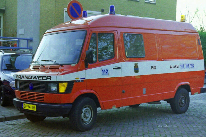 Kenteken: BP-94-XH Roepnummer: 4570 > 4518 > 4517 Type voertuig: GM7 Merk &amp; Type: Mercedes Benz 307D33 Opbouw: Bouwjaar: 1986 In dienst: 1988 Uit dienst: 19..Opmerkingen: Naar Trainingscentrum [Vlissingen]