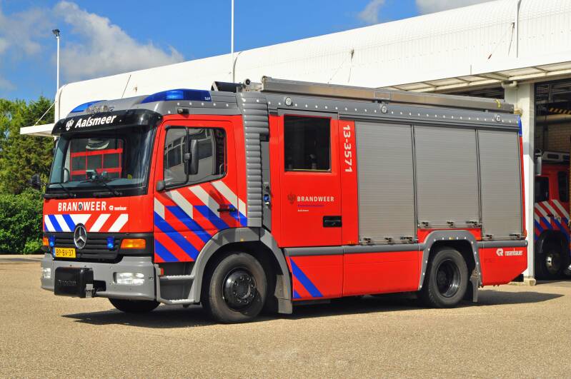 Kenteken: BP-BV-37 Roepnummer: (253) 53-680 > 13-3571 > 13-3581 > 13-5281  Type voertuig: HV / PM9 [MSD-LD1700] Merk &amp; Type: Mercedes Benz 1225F36[Atego] Opbouw: Rosenbauer [Rosenbauer-Fox] Bouwjaar: 2004 In dienst: 2004