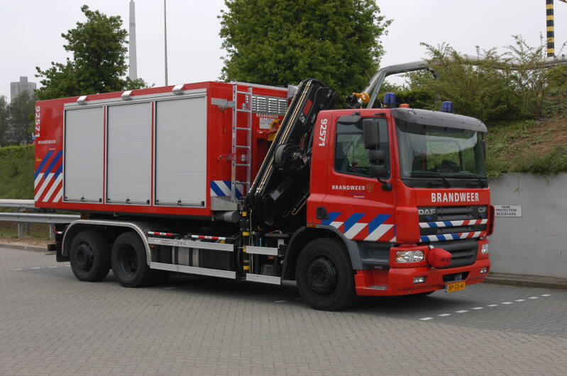 Kenteken: BP-GX-41 Roepnummer: 92-571 Type voertuig: HA-KR Merk &amp; Type: DAF FF CF75.310PC560 Opbouw: Leebur-Hiab Bouwjaar: 2004 In dienst: 2004 Uit dienst: 2014 Standplaats: Geleen