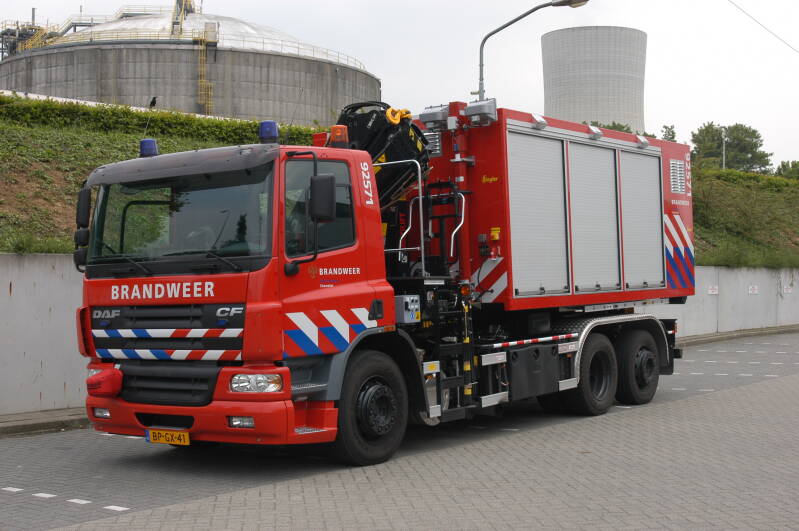 Kenteken: BP-GX-41 Roepnummer: 92-571 Type voertuig: HA-KR Merk &amp; Type: DAF FF CF75.310PC560 Opbouw: Leebur-Hiab Bouwjaar: 2004 In dienst: 2004 Uit dienst: 2014 Standplaats: Geleen