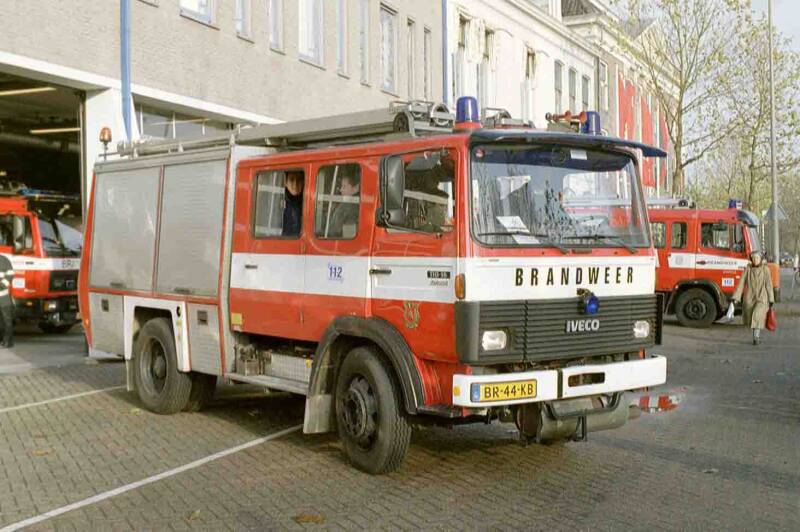 Kenteken: BR-44-KB Roepnummer: 742 Type voertuig: TS9 LD3000 HD250 T1500/150 Merk &amp; Type: Iveco 110.16AF Opbouw: Doeschot-Rosenbauer Bouwjaar: 1986 In dienst: 1986 Uit dienst: 2002