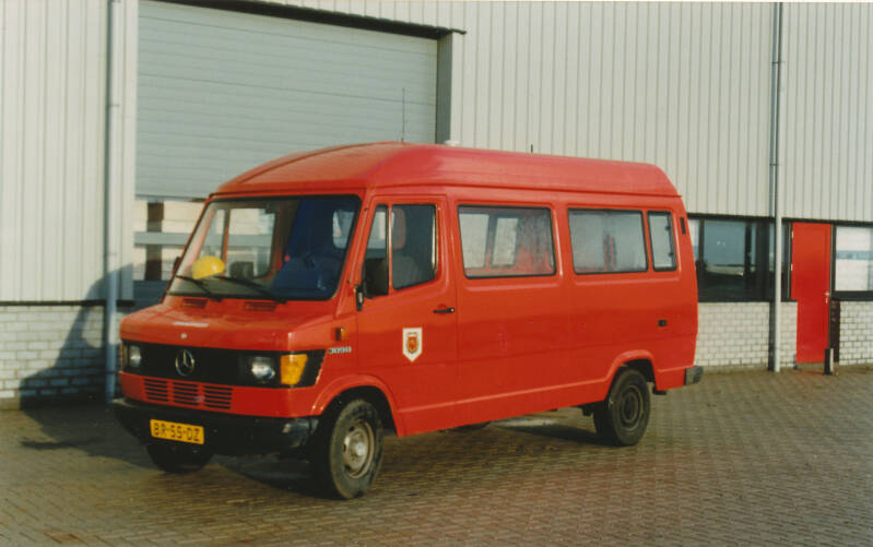 Kenteken: BR-55-DZ Type voertuig: DB-K Merk &amp; Type: Mercedes Benz 309D33 Opbouw: ECF Bouwjaar: 1986 In dienst: 1986 Uit dienst: 1994