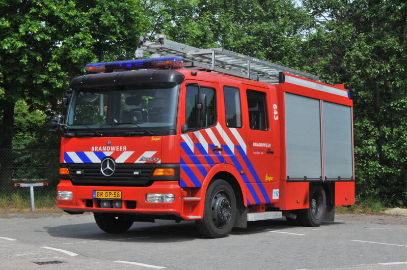 Kenteken: BR-DP-58 Roepnummer: 66-643 > 16-1230 Type voertuig: TS6 LD2800 HD265 T1500 Merk &amp; Type: Mercedes Benz 1225F36[Atego] Opbouw: Ziegler Brandweertechniek Bouwjaar: 2005 In dienst: 2005 Uit Dienst: 2023