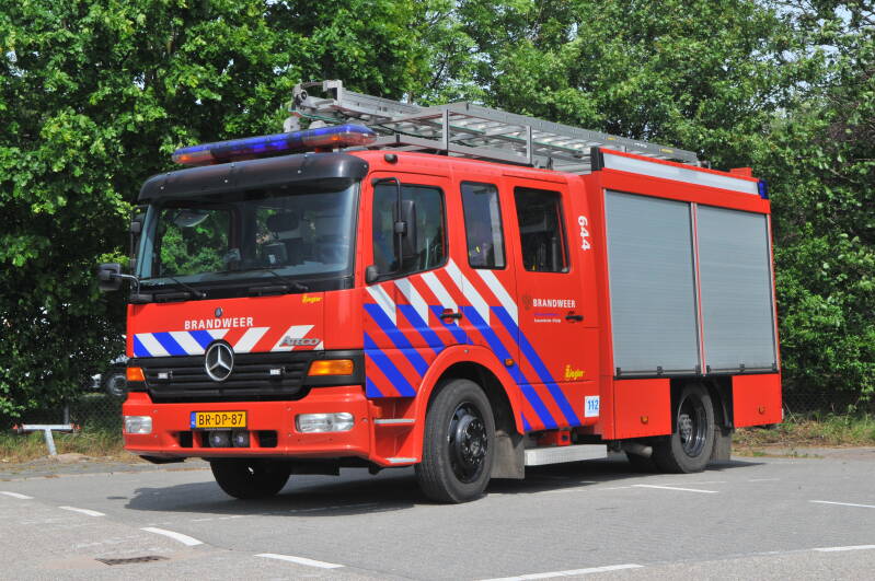Kenteken: BR-DP-87 Roepnummer: 66-644 > 16-1231 Type voertuig: TS6 LD2800 HD265 T1500 Merk &amp; Type: Mercedes Benz 1225F36[Atego] Opbouw: Ziegler Brandweertechniek Bouwjaar: 2005 In dienst: 2005 Uit dienst: 2015. Opm.: Naar Krimpenerwaard, korps Stolwijk
