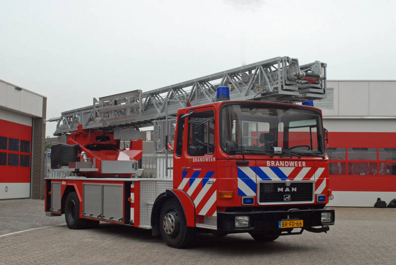 Kenteken: BR-FD-66 Roepnummer: 18-550 Type voertuig: AL-K30 Merk &amp; Type: MAN 14.192F [M90] Opbouw: Metz Bouwjaar: 1988 In dienst: 2005 Uit dienst: 2014. Geëxporteerd naar: Argentinië (Rio Cuarto)