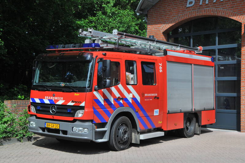 Kenteken: BR-GX-30 Roepnummer: 66-746 > 16-1330 Type voertuig: TS8 LD3000 HD265 T1500 Merk &amp; Type: Mercedes Benz 1325F36[Atego] Opbouw: Ziegler Brandweertechniek Bouwjaar: 2005 In dienst: 2005