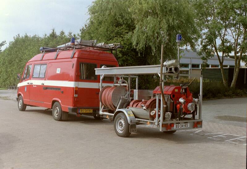 Kenteken: BS-34-RS Roepnummer: 637 Type voertuig: GM5 Merk &amp; Type: Mercedes Benz 307FD33[Ecov] Opbouw: Doeschot Bouwjaar: 1986 In dienst: 1986 Uit dienst: 1998.