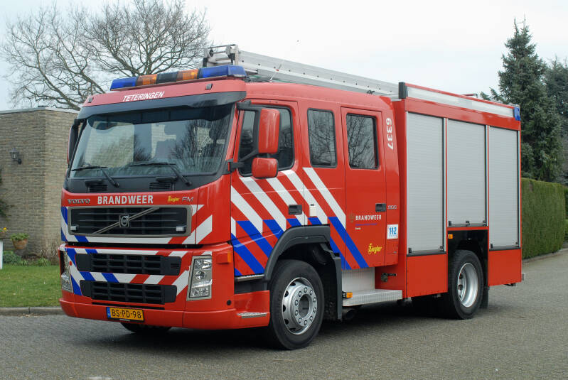 Kenteken: BS-PD-98 Roepnummer: 6337 > 20-3134 Type voertuig: TS8 LD2800 HD240 T1500 Merk &amp; Type: Volvo FM9.300 Opbouw: Ziegler Brandweertechniek Bouwjaar: 2006 In dienst: 2006 Uit dienst: 2021 Standplaats: Teteringen