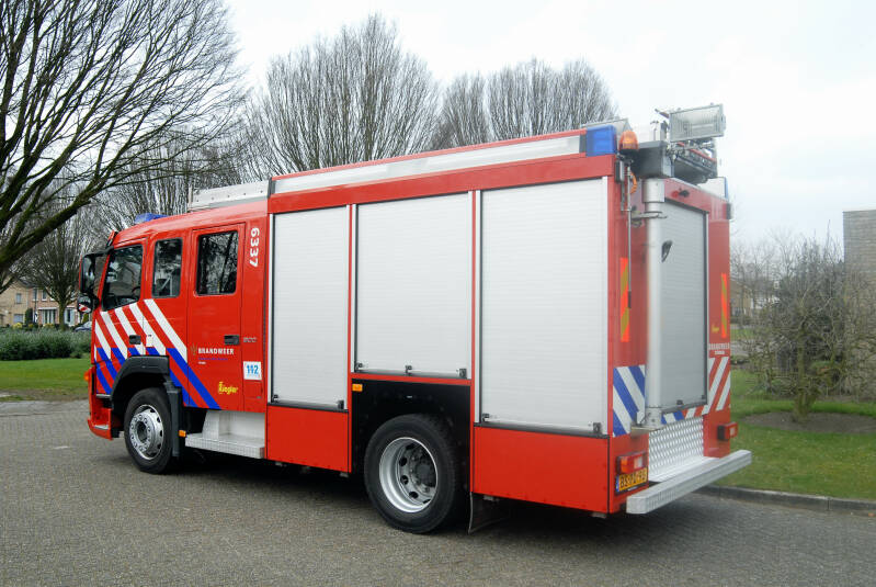 Kenteken: BS-PD-98 Roepnummer: 6337 > 20-3134 Type voertuig: TS8 LD2800 HD240 T1500 Merk &amp; Type: Volvo FM9.300 Opbouw: Ziegler Brandweertechniek Bouwjaar: 2006 In dienst: 2006 Uit dienst: 2021 Standplaats: Teteringen