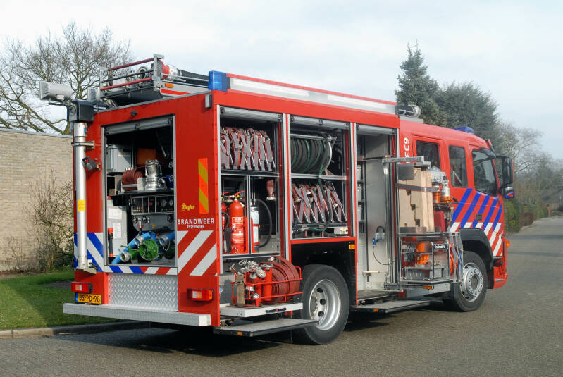 Kenteken: BS-PD-98 Roepnummer: 6337 > 20-3134 Type voertuig: TS8 LD2800 HD240 T1500 Merk &amp; Type: Volvo FM9.300 Opbouw: Ziegler Brandweertechniek Bouwjaar: 2006 In dienst: 2006 Uit dienst: 2021 Standplaats: Teteringen