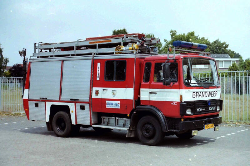 Kenteken: BT-43-RK Roepnummer: 76-630 Type voertuig: TS8 LD3000 HD350 T800/150 Merk &amp; Type: DAF FF1100DT325 Opbouw: Doeschot-Rosenbauer Bouwjaar: 1987 In dienst: 1999 Uit dienst: 2009 Standplaats: Dongen. Overgenomen van brandweer Rotterdam. 