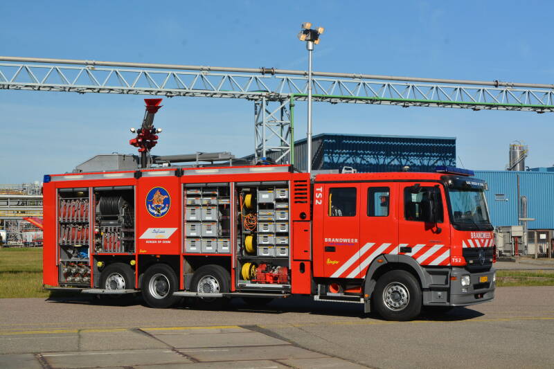 Kenteken: BT-ZL-96 Roepnummer: TS2 Type voertuig: SB6(GS) MD/LD8000 T2500/2500 Merk &amp; Type: Mercedes Benz 3551F73(8x2)[Actros] Opbouw: Ziegler Brandweertechniek Bouwjaar: 2008 In dienst: 2008 Uit dienst: Standplaats: Bergen op Zoom