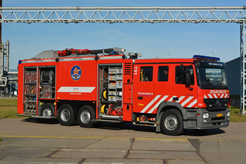 Kenteken: BT-ZL-98 Roepnummer: TS1 Type voertuig: SB6 MD/LD8000 T2500/7500 P50 Merk &amp; Type: Mercedes Benz 3551F73(8x2)[Actros] Opbouw: Ziegler Brandweertechniek Bouwjaar: 2008 In dienst: 2008 Uit dienst: Standplaats: Bergen op Zoom