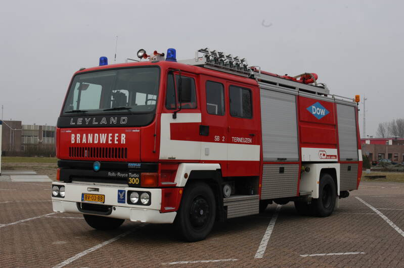 Kenteken: BV-03-BB Roepnummer: SB2 > 5663 Type voertuig: AS6 LD8000 T-/5000 Merk &amp; Type: Leyland 19.30[300] Opbouw: Doeschot-Rosenbauer Bouwjaar: 1987 In dienst: 1987 Uit dienst: 2013 Standplaats: Terneuzen