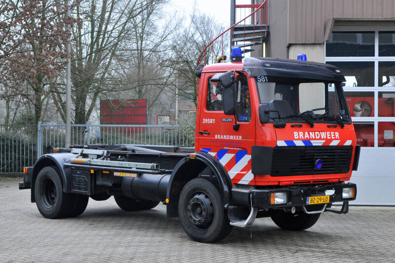 Kenteken: BZ-29-LD Roepnummer: 39-581 > 07-3682 Type voertuig: HA Merk &amp; Type: Mercedes Benz 1620F40 Opbouw: Leebur Bouwjaar: 1988 In dienst: 1988 Uit dienst: 2010Opmerkingen: Regionaal voertuig. Naar VRR als HA95-2 tbv de Regionale Bedrijfsschool. 