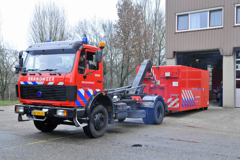 Kenteken: BZ-29-LD Roepnummer: 39-581 > 07-3682 Type voertuig: HA Merk &amp; Type: Mercedes Benz 1620F40 Opbouw: Leebur Bouwjaar: 1988 In dienst: 1988 Uit dienst: 2010Opmerkingen: Regionaal voertuig. Naar VRR als HA95-2 tbv de Regionale Bedrijfsschool. 