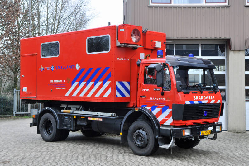 Kenteken: BZ-29-LD Roepnummer: 39-581 > 07-3682 Type voertuig: HA Merk &amp; Type: Mercedes Benz 1620F40 Opbouw: Leebur Bouwjaar: 1988 In dienst: 1988 Uit dienst: 2010Opmerkingen: Regionaal voertuig. Naar VRR als HA95-2 tbv de Regionale Bedrijfsschool. 