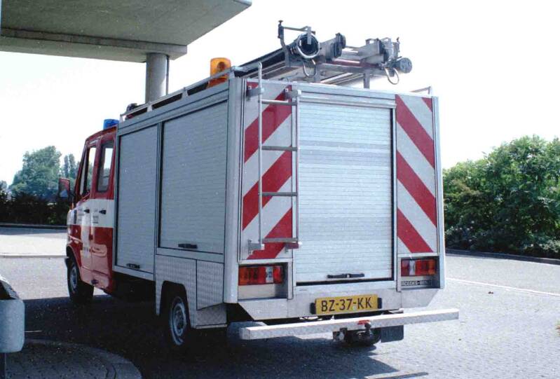 Kenteken: BZ-37-KK Roepnummer: 350 Type voertuig: TS6 LD2400 HD... T… Merk &amp; Type: Mercedes Benz 310-37[Ecov] Opbouw: Ajax-Ziegler Bouwjaar: 1988 In dienst: 1988 Uit dienst: 200. Standplaats: Aalsmeer