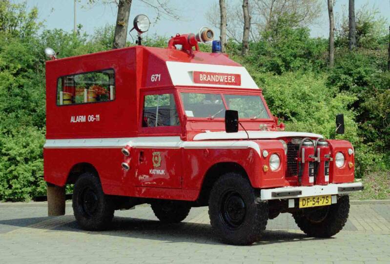 Kenteken: DF-54-75 Roepnummer: 671 Type voertuig: PM8-BT Merk &amp; Type: Landrover 109-PickUp Opbouw: Bouwjaar: 1972 In dienst: 1990 Uit dienst: 1994.Opmerkingen: Overgenomen van bedrijfbrandweer Psychiatrische Inrichting Overduin-Katwijk 