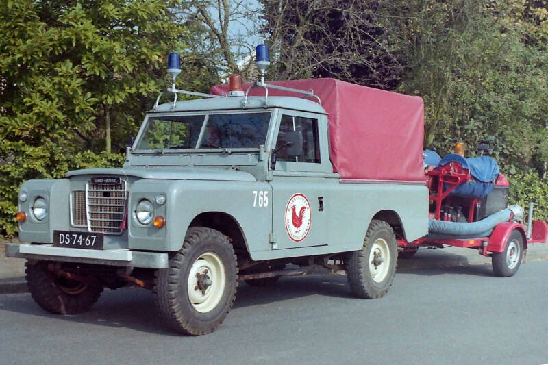 Kenteken: DS-74-67 Roepnummer: 26-665 > 26-765 Type voertuig: PMT8-NB Merk &amp; Type: Landrover 109-PickUp Opbouw: Bouwjaar: 1973 In dienst: 1973 Uit dienst: 2000