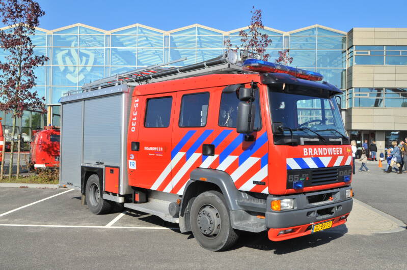 Kenteken: BJ-BS-72 Roepnummer: 549 > 15-3130 Type voertuig: TS7 LD2800 HD265 T1500 Merk &amp; Type: DAF FF55.235-15CE360 Opbouw: Ziegler Brandweertechniek Bouwjaar: 2000 In dienst: 2000 Uit dienst: 2008. Per 01-09-2008 naar fusiekorps Pijnacker-Nootdorp