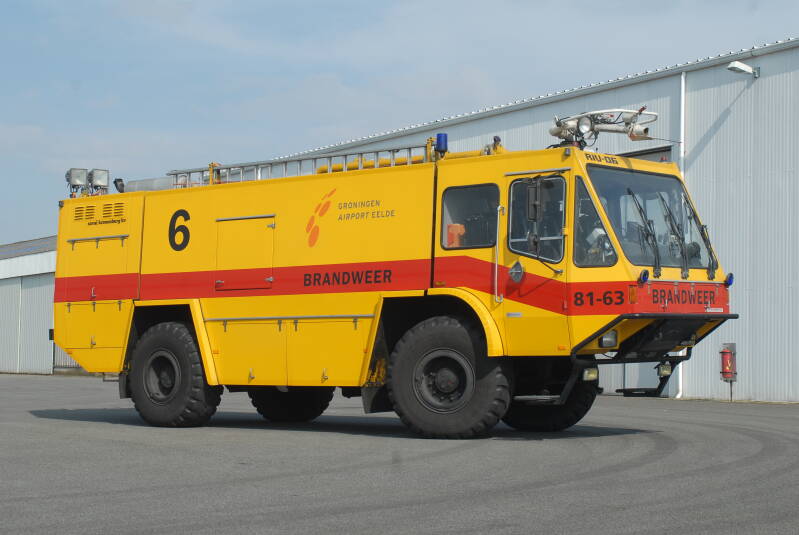 Roepnummer: 06_8163 Kenteken: Type voertuig: CT4 LD4500 T6000/720 P250 Merk &amp; Type: Saval-Kronenburg SAV06 Opbouw: Saval-Kronenburg Bouwjaar: 1988 In dienst: 1988 Uit dienst: Standplaats: Groningen-Airport Eelde