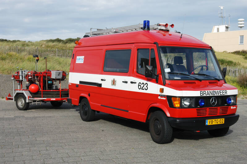 Kenteken: VB-TG-02 Roepnummer: 623 > 10-4202 Type voertuig: PM7 Merk &amp; Type: Mercedes Benz 308FD33[Ecov] Opbouw: Rosenbauer Bouwjaar: 1995 In dienst: 1995 Uit dienst: 2014.