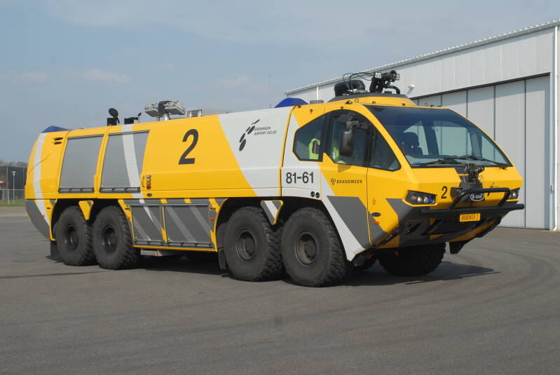 Roepnummer: 02_8161 > 03-9367 Kenteken: Type voertuig: CT4 LD7800 HD250 T12150/750 P225 Merk &amp; Type: Emergency One-Titan HBR-G Opbouw: Emergency One-Kenbri / Plastisol-Waterous Bouwjaar: 2004 In dienst: 2004 Uit dienst: Standplaats: Groningen-Airport Eeld