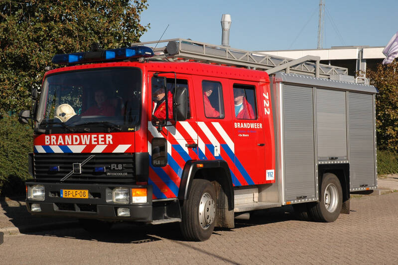 Kenteken: BF-LF-08 Roepnummer: 723 > 48-303 Type voertuig: TS9 LD2800 HD265 T1500 Merk &amp; Type: Volvo FL615-37 Opbouw: Ziegler Brandweertechniek Bouwjaar: 1997 In dienst: 1997 Uit dienst: 2014. Opmerkingen: Naar Houten-West (09-8331)