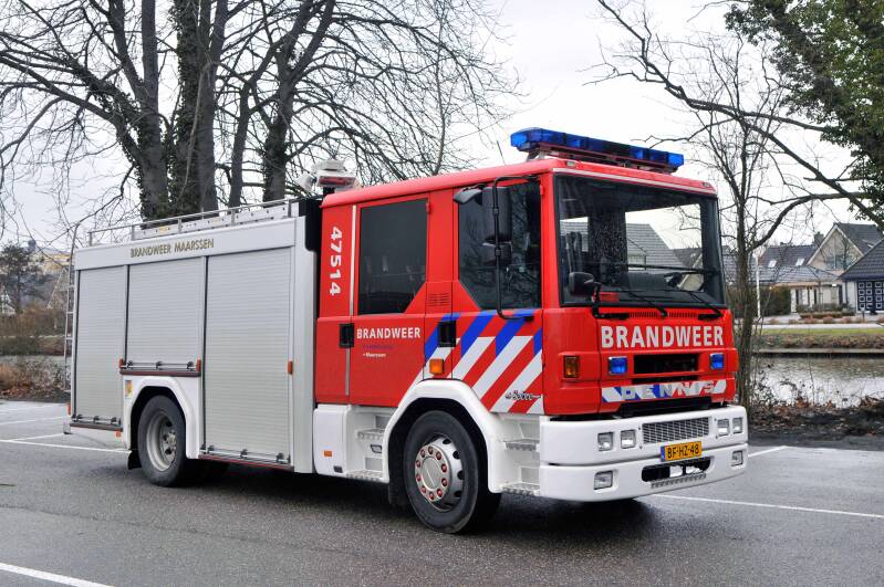 Kenteken: BF-HZ-48 Roepnummer: 47-514 Type voertuig: TS6 LD3250 HD250 T3000 Merk &amp; Type: Dennis Sabre Opbouw: John Dennis-Godiva Bouwjaar: 1997 In dienst: 1997 Uit dienst: 2018.Opmerkingen: In 2001 gekanteld bij ongeval, daarna weer hersteld. 