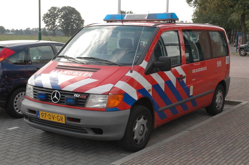 Kenteken: 97-DV-GR Roepnummer: 595 Type voertuig: VC-3 Merk &amp; Type: Mercedes Benz 112CDi [Vito] Opbouw: Bouwjaar: 1999 In dienst: 1999 Uit dienst: 2011