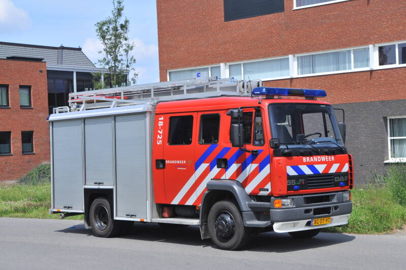 Kenteken: BG-DT-97 Roepnummer: 18-725 > 18-5433 Type voertuig: TS7 LD2800 HD265 T1500 Merk &amp; Type: DAF FF55.210-13CE360 Opbouw: Ziegler Brandweertechniek Bouwjaar: 1998 In dienst: 1998 Uit dienst: 2020. Opmerkingen: Sinds 2014 reserve TS voor Hoekse Waard