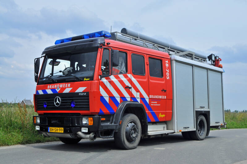 Kenteken: BH-SH-99 Roepnummer: 705 &gt; 18-705 Type voertuig: TS9 LD2800 HD265 T1500 Merk &amp; Type: Mercedes Benz 1124F36[Ecol] Opbouw: Ziegler Brandweertechniek Bouwjaar: 2000 In dienst: 2000 Uit dienst: 2015. Opmerkingen: Verkocht aan Ziegler - Winschoten (l