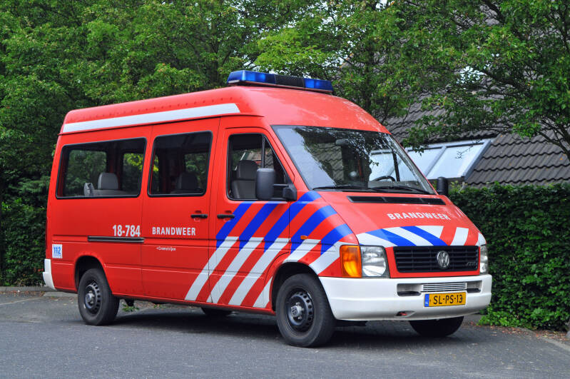 Kenteken: SL-PS-13 Roepnummer: 18-784 Type voertuig: PM9 Merk &amp; Type: Volkswagen LT28-Combi SDi Opbouw: Akkermans Bouwjaar: 1997 In dienst: 1997 Uit dienst: 2009 Standplaats: Numansdorp