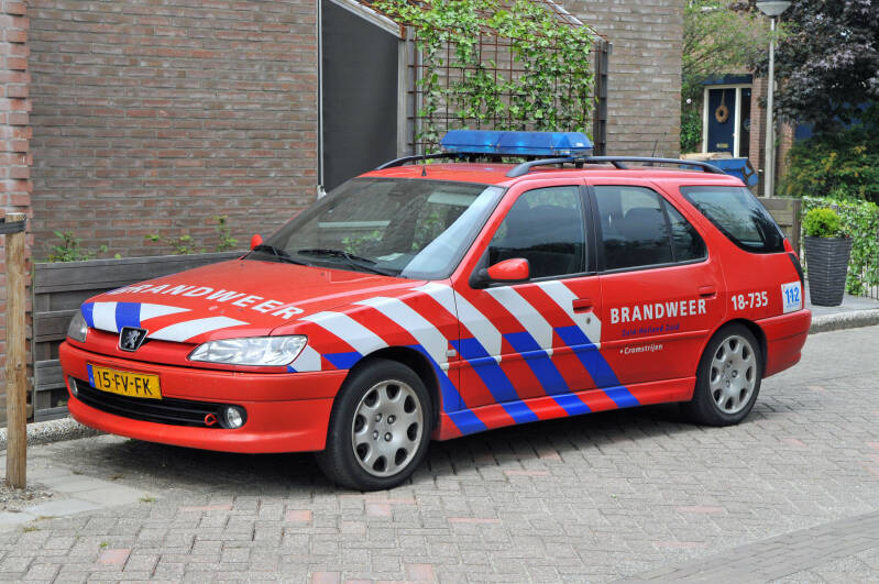 Kenteken: 15-FV-FK Roepnummer: 18-735 Type voertuig: DA-OD Merk &amp; Type: Peugeot 406SDi Opbouw: Bouwjaar: 2000 In dienst: 2000 Uit dienst: 2009 Standplaats: Numansdorp