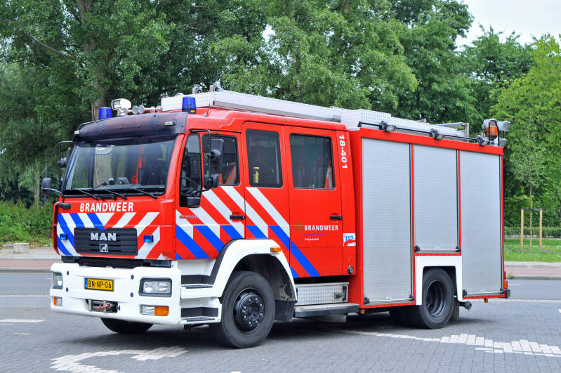 Kenteken: BN-NP-06 Roepnummer: 547 > 18-401 > 18-6332 Type voertuig: TS. LD3250 HD240 T1500 Merk &amp; Type: MAN 15.255LLLF[M2000-City] Opbouw: Mucar-Godiva Bouwjaar: 2003 In dienst: 2003 Uit dienst: