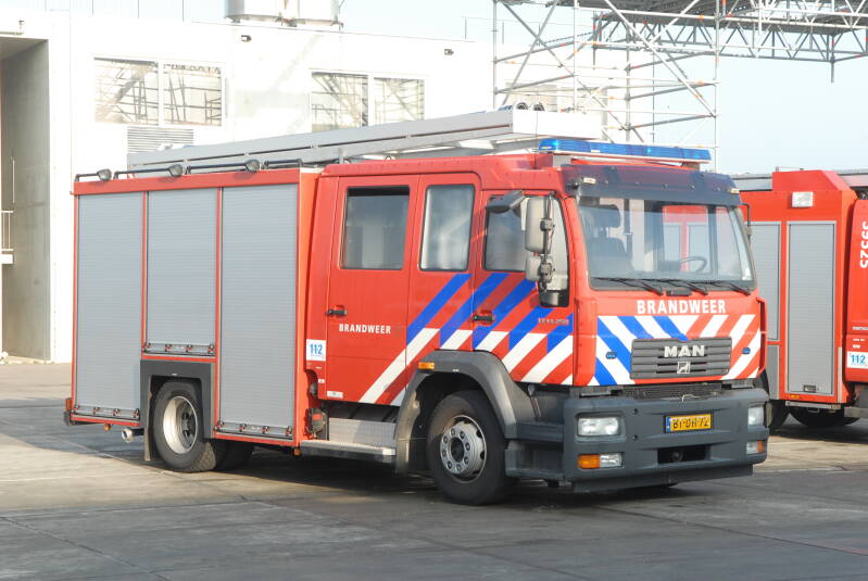 Kenteken: BT-DH-72 Roepnummer: (566) Type voertuig: TS8 LD3250 HD240 T1500 Merk &amp; Type: MAN 14.250LLFA[M2000-City] Opbouw: HDS-Godiva Bouwjaar: 2007 In dienst: 2008 Uit dienst: 2009 Standplaats: Amsterdam / Schiphol. Huurwagen HDS