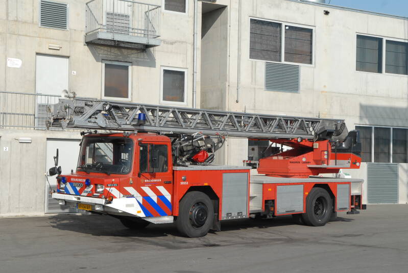 Kenteken: VP-04-BP Roepnummer: (385) 59-558 Type voertuig: AL-K30 Merk &amp; Type: Iveco-Magirus120.25AN.. Opbouw: Magirus Bouwjaar: 1992 In dienst: 1992 Uit dienst: 2009