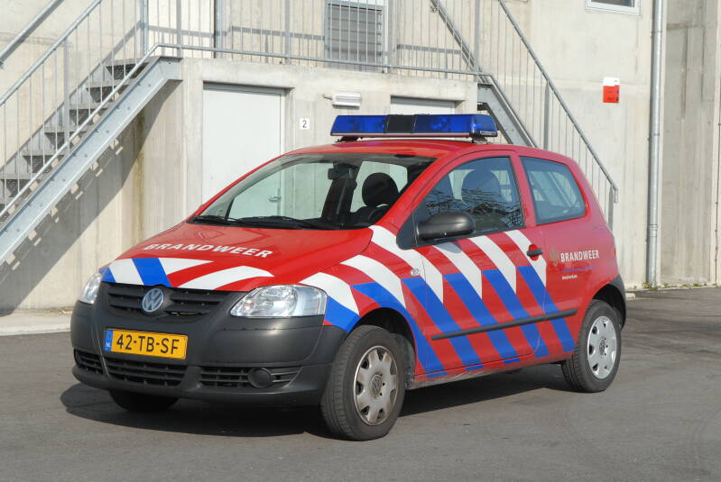 Kenteken: 42-TB-SF Roepnummer: (521) Type voertuig: DA Merk &amp; Type: Volkswagen Fox 1,4 Opbouw: Bouwjaar: 2006 In dienst: 2006 Uit dienst: 2008 Standplaats: Amsterdam - Zuidergasfabriek. Naar Honthorstsraat_Dirk. 