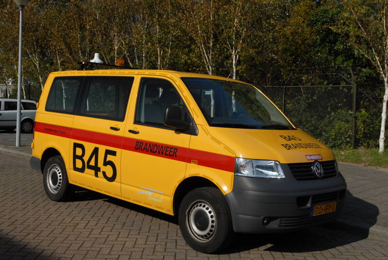 Kenteken: 70-VFP-2 Roepnummer: B38 > B45 Type voertuig: PM3 Merk &amp; Type: Volkswagen Transporter T2,5TDi Opbouw: Bouwjaar: 2007 In dienst: 2007 Uit dienst: 2018 Standplaats: Schiphol (Haarlemmermeer)