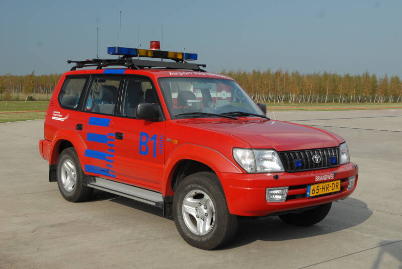 Kenteken: 65-HR-DR Roepnummer: B1 Type voertuig: DA-OD Merk &amp; Type: Toyota Land Cruiser 90 3.0 Opbouw: Bouwjaar: 2001 In dienst: 2001 Uit dienst: Standplaats: Schiphol (Gem. Haarlemmermeer)