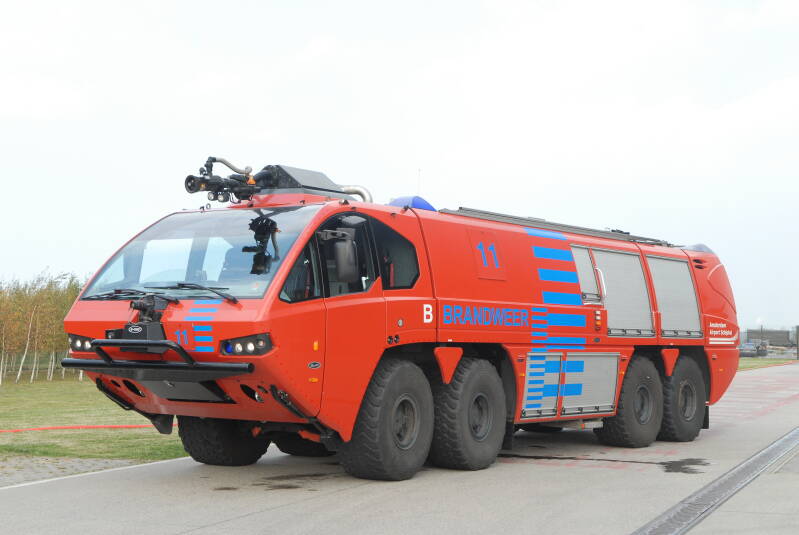 Kenteken: Roepnummer: 881 (11) Type voertuig: CT4 LD7900 HD250 T12150/750 P250 Merk &amp; Type: Emergency One-Titan HBR-G Opbouw: Emergency One-Kenbri / Plastisol-Waterous Bouwjaar: 2004 In dienst: 2004 Uit dienst: Standplaats: Schiphol (Gem. Haarlemmermeer)