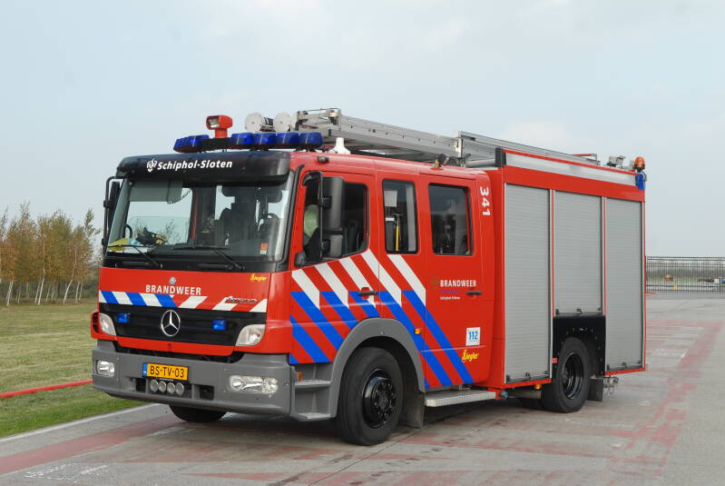 Kenteken: BS-TV-03 Roepnummer: 641 > 341 > 12-9230 Type voertuig: TS7 LDLD2800 HD265 T1500 Merk &amp; Type: Mercedes Benz 1325F36[Atego] Opbouw: Ziegler Brandweertechniek Bouwjaar: 2007 In dienst: 2007 Uit dienst: 2016 Standplaats: Schiphol-Sloten (Gem. Haarl