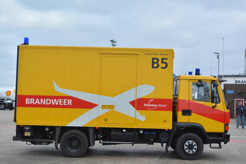 Kenteken: VL-98-ZD Roepnummer: B5 > 17-8982 Type voertuig: GM3 Merk &amp; Type: DAF FA45.150CE325 Opbouw: ECF-RAC Bouwjaar: 1991 In dienst: 1996 Uit dienst: 2021 Standplaats: Rotterdam Airport. Opmerkingen: Overgenomen van PTT-Telecom