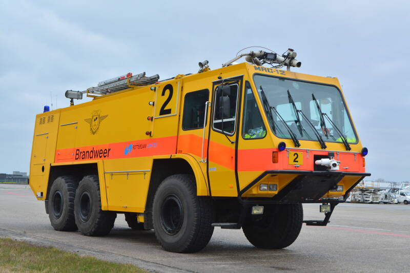 Kenteken: Roepnummer: 2 Type voertuig: CT2 LD5800 T4300/250 Merk &amp; Type: Saval-KronenburgSAV-04 Opbouw: Saval-Kronenburg Bouwjaar: 1984 In dienst: 1984 Uit dienst: Standplaats: Rotterdam Airport